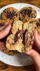 Utiliser tes bananes trop mûres pour te faire un goûter du futur, ça te dit ? 😏 @salutcestclaire La recette ici : https://www.instagram.com/p/DFDbALOKK8-/ | Marmiton