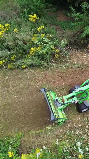 #AvantInAction in UK! Did your day run as smoothly as T.L.R Landscaping & Garden Maintenance? #AvantInAction #AvantUK #AvantLoader #CompactLoader #AvantTecno #AvantTeam #LoaderLife #WorkSmart #Landscaping #AvantAttachments | Avant Tecno