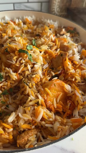 Ingredients: 3chicken fillets cubed 1 tsp salt 2 tablespoons @aminaswonderspice chicken curry marinade 1 flat teaspoon dhania jeera powder 1/4 teaspoon tumeric 1 teaspoon crushed green chilli 1 teaspoon crushed garlic 1/4 teaspoon black pepper powder 1/2 lemon, juiced 3 tablespoons butter 1 tablespoon oil 1 tablespoon tomato paste 1/2 teaspoon sugar 3 potatoes, cut into cubes and fried until golden, set aside 1 onion cut into 4 2 tomatoes 125ml fresh cream Handful chopped dhania 2 cups boiled ri