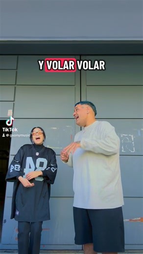 Cantando en lugares… con @emmedemariela antes del show en La Plata!! | G Sony