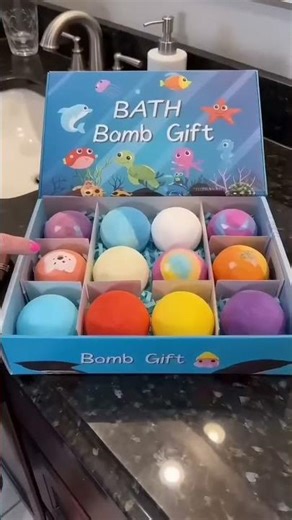 12 Bath Bombs + Surprise Ocean Toys Inside (Gift Box)