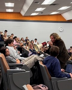 95K views · 1.3K reactions | This professor sings emo songs in the faces of sleeping students  | LADbible New Zealand | Facebook