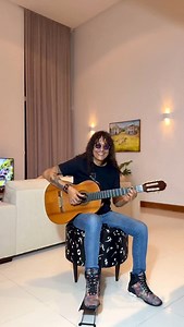 Instrumental 🎶 “Hoje é domingo, 24 de agosto, dia do artista, eu ofereço esse chorinho de autoria do mestre Marco Aurélio Assis, com carinho pra você”. 💙🎶 O choro, ou chorinho, é um gênero da música popular brasileira surgido no Rio de Janeiro na segunda metade do século XIX. Segundo José Ramos Tinhorão, o choro aparece não como gênero musical, mas como “forma de tocar”, por volta de 1870. Diz-se que o “pai do choro” foi Joaquim Callado Jr., um exímio flautista que organizou em 1870, um grupo