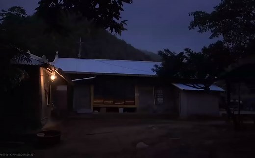 《亲爱的，不要越过那条江》又名《亲爱的不要跨过那条江》中韩双语1080P 很感人的一部纪录片 你来迎娶我时大雪纷飞，你离我而去时依旧大雪纷飞