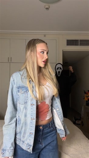 rhony ⭐️☁️🌙🪐✨🫧🌟 on Instagram: "Sidney Prescott & Ghostface #halloween #costume #transition #scream"