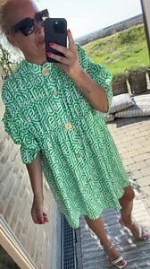 I rev dem væk i weekenden og nu er der lagt flere på lager 🤩🤩🤩 Koko dress kr 499,- str s/m & m/l - kjolen er rummelig og du kan se mål på shoppen. Jeg har str s/m på https://engbork.dk/search?q=Koko | By Engbork