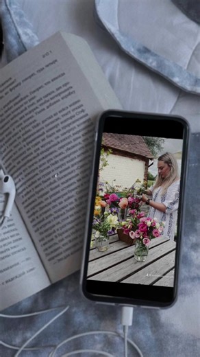 POV: You’re just scrolling… and then this pops up 👀🌸 A flower crown hen do? Say less 💐✨ The cutest way to celebrate the bride – fizz, flowers & making your own crowns with the girls 🥂👑 Tag your bridal party immediately 💕 #HenDoIdeas #FlowerCrownWorkshop #BrideToBe #HenPartyVibes #floristlife