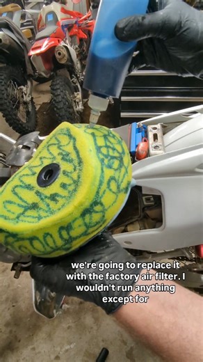 Finishing touches on our 450x, project "Baja Weapon." Replacing the worn out aftermarket air filter with a new factory Honda filter. You only want to run this factory air filter on this machine. The aftermarket filters are just not as good. If you enjoyed watching this build and want to ride one of these bikes, please visit our website 👇 👇 👇 https://baja-oasis.com/ @dirttricks @xcgear17 @wlfenduro @moskomoto @mojomotosport @mancandybeefjerky @ridebajamexicaninsurance @nuetech.nitromousse.tubl