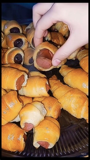 Mini Dog Pigs in a Blanket #EasyRecipes #PartySnacks #HomeCookingShorts #shortvideo