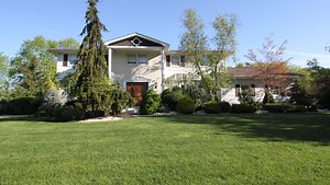 Hidden Lake Colonial offers spacious rooms, in-ground pool