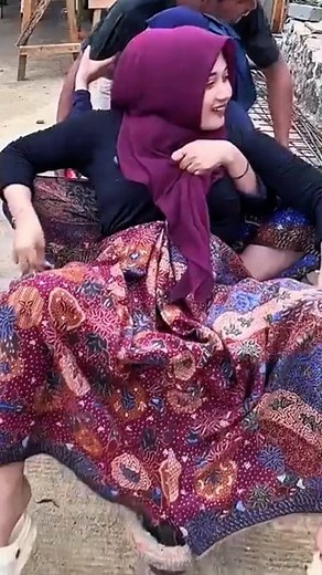 Si cantik neng sari ada aja mainanya, tapi seru sih 🥰😍 #nengsari #mandi #mandidisungai #janda #gadisdesacantik #saricantik #spekbidadari #sarisukateri | Arsyalia Putra