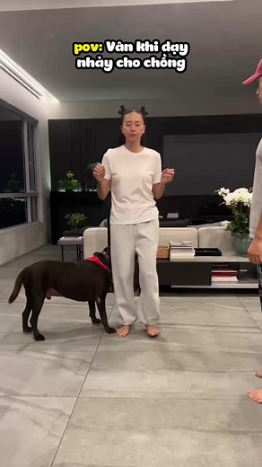 3.1M views · 23K reactions | Kêu dạy nhảy để đi show Trung thu. Mà thấy ổng nhảy xong cấy cancel show luôn cho khỏi đền tiền …! 藍 #HUYVAN #ngothanhvan #huytran #weekend Huy Trần dzô nhận hàng | Ngo Thanh Van | Facebook