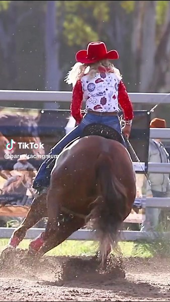 QXH HIGHROLLER doing his thing !!! #sexyinred #canchaser #barrelbetty #barrelracer