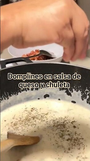 domplines en salsa de queso y chuleta