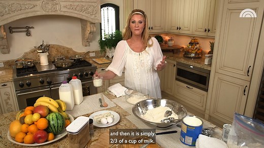 109K views · 230 reactions | Create biscuits, pancakes, waffles, dumplings and more with this DIY pantry staple! Sandra Lee demonstrates how to use her homemade baking mix to create tasty buttermilk biscuits and coffee cake topped with a brown sugar crumble. Get the recipes here: https://on.today.com/2yqqTZr | Today Show | Facebook