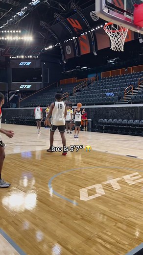 This really makes no sense bro 😵‍💫 #ote #hoops #rwe