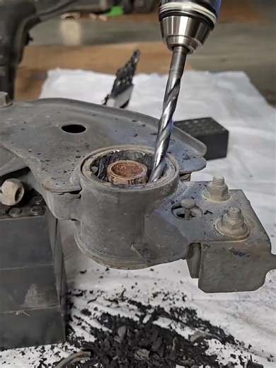 ‏Subframe bushing removal. R34 Skyline GTT | nissan skyline