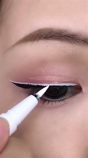 Beginner Eyeliner Tutorial | Easy Eyeliner Pencil Application Step by Step 💄✨#shorts#eyemakeup#eyeli