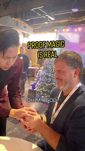 Magician Kevin Li Performs a Mind-Blowing Coin Trick