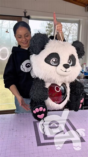 Piñata oso panda regalo San Valentín #piñata #sanvalentin #valentinesday #valentinesdaygift #craft