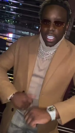 She was so amazed by his diamond #trending #africa #jamaica #usa #fyp