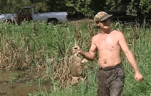 This Video Of “Turtleman” Catching Monster Snappers In Kentucky Is Wild | Whiskey Riff