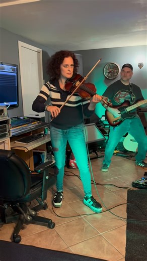 2K views · 23 reactions |  Un bel ajout pour Shania Mania! 鸞 C’est...