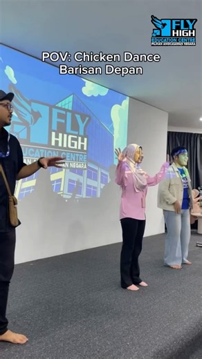 Bila kau kena paksa buat Chicken Dance dekat depan dengan belakang 🤣