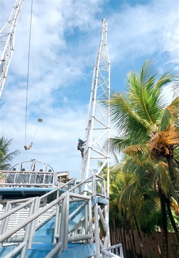 Climbing high, seeing it all. GoPro on, safety first. Experience the tower like our operator does! 👀 #gswingbali #extremeridecanggu #cangguvibes #adrenaline #balilife