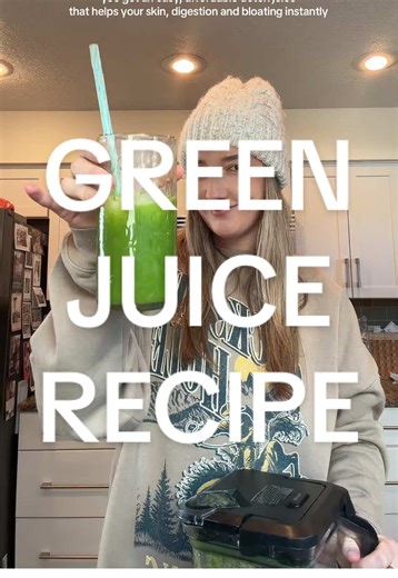 The easiest recipe to batch at the beginning of the week 🥬🥒🍋 ———— RECIPE (8 servings, 72hr shelf life in fridge) - 1 cucumber - 5-6 stalks of celery - 2 tbsp of fresh ginger, minced - 1 large orange, peeled - lemon, peeled STEPS 1.Combine ingredients in a blender. 2.Add water to the top and blend on high for 2-3mins. 3.Remove half of liquid, set aside in separate container. 4. Add half bag of spinach to blender and fill to the top with water. 5. Blend on high for 2 mins. 6. Store juice in ind