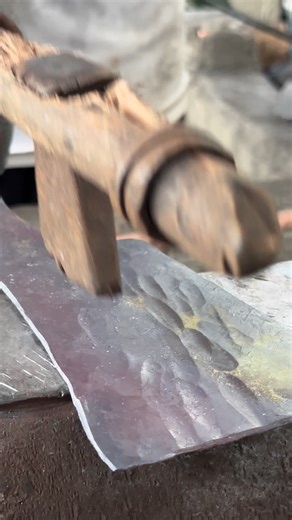 the precision in cutting steel is so interesting. 🔥🔥🔥#blacksmith #traditional_iron_cutting #europeblacksmith #blacksmithtraditional #americanblacksmith #ironwork #metalart #forge #metalwork #steel #usa | Mslm Jml