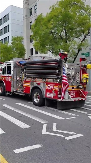 FDNY STATE STREET CREW Awesome Engine 224 LOUD SIRENS Brooklyn NYC #fdny #shorts #nyc #firetruck