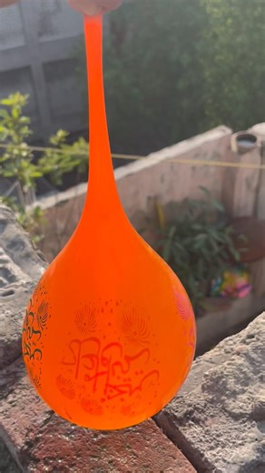 Experiment: Will a water balloon explode when it rolls down from a tall building?💥🎈#satisfying