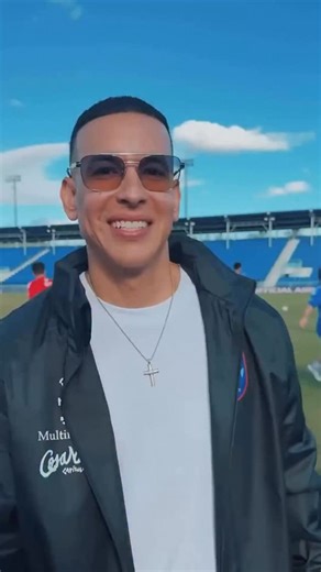 474K views · 135K reactions | DADDY YANKEE VISITÓ LA PRÁCTICA DE PUERTO RICO  ▶️ El cantante formó parte de la organización del amistoso vs. Argentina que se disputará el martes en Miami desde las 21 | Diario Olé | Facebook