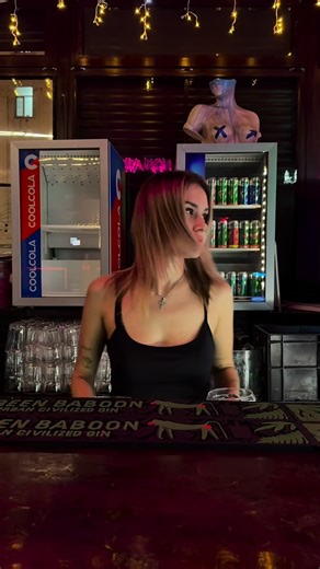 Рома Холод | бАрмен или бармЕн ? on Instagram: "👀"