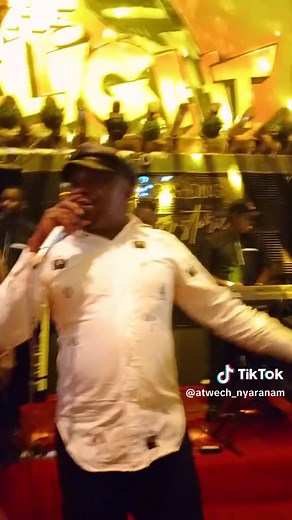 Lakeside Tunes: A Memorable Live Performance