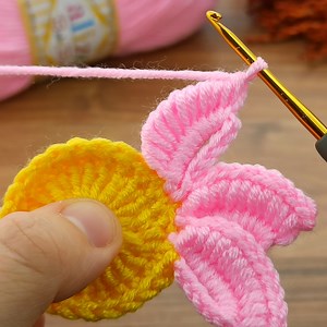 304K views · 12K reactions | Great idea You will love it !new design crochet flower daisy pattern pattern explanation /#crochet | Nurgül İle El Sanatları | Facebook