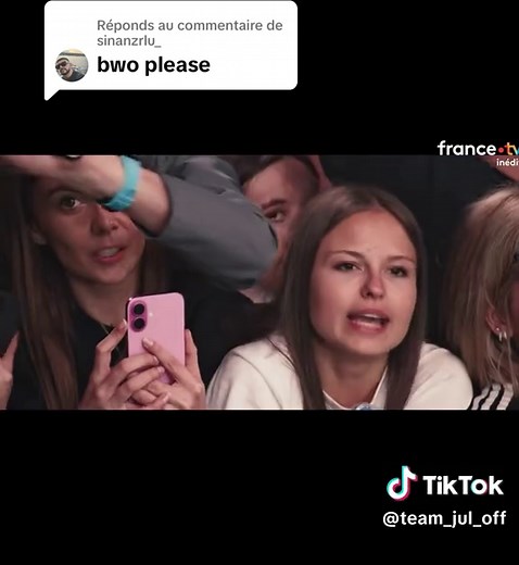 Jul : Réponse Créative au Concert au Stade de France