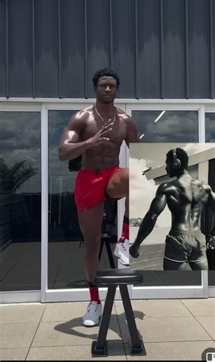 Bench Stepping to workout Belly Arms Shoulders and Back