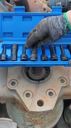 Master Your Repairs with Efficient Tools🛠️ #MechanicLife #DIYHacks