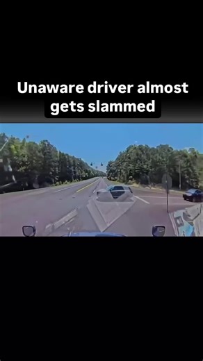 18-Wheeler OBLITERATES Car: Fatal Impact Big rig has flashing yellow (yield), SUV runs stop sign from side street gets completely obliterated. Shows two things: 18-wheeler impacts are nearly unsurvivable, and always check intersections even with right-of-way. Ever seen a close call at rural intersections? Comment below. 🌐westlooplaw.com 📍 2500 West Loop S #340, Houston, TX 77027 ☎️ 713-840-7200 #18wheeler #stopsign #fatal #intersection #rightofway #houstonlawyer