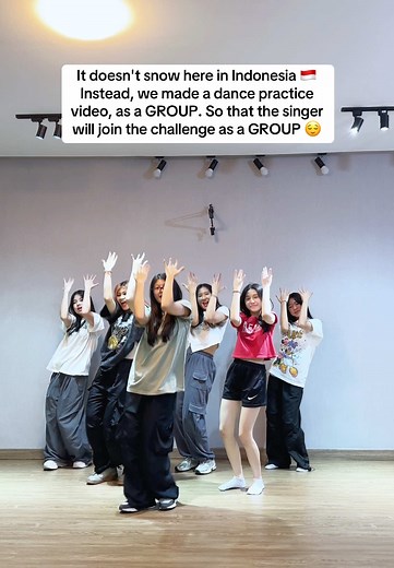 just in case they needed an example of how to do it as a GROUP 😌 HELP US TAG THE SINGER ❗️