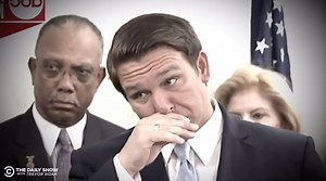 1.7M views · 30K reactions | EXPERTS: Don’t touch your face. ALSO EXPERTS: | The Daily Show | Facebook