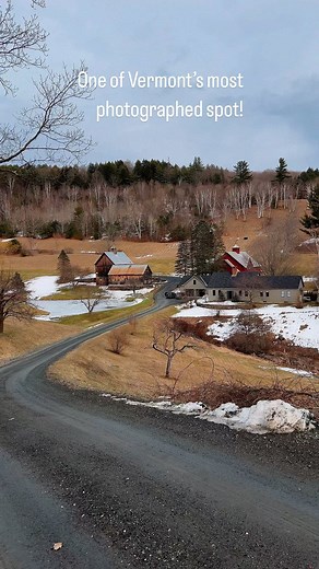 Sleepy Hollow Farm, Woodstock, VT is one of Vermont’s most photographed spots! Have you been! #vermont #sleepyhollowfarm #woodstockvt #winterinvermont #vermontwinter #wintergetaway #wintergetaways #travel #travelwithsudipa | A Sip Of Life