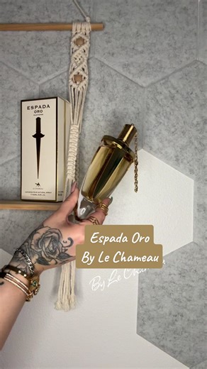 Espada Oro - Le Chameau #espadaorolechameau #perfumesarabes #perfumesmujer #pedidosonline #noelirsoe #tiendaonline
