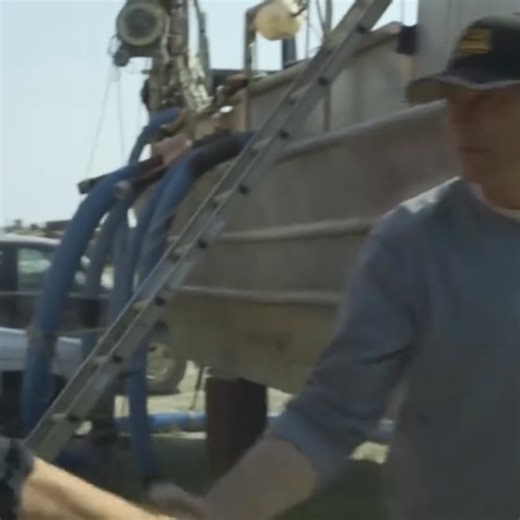 Shawn Pomrenke Helps Zeke Get His Experimental Sailboat Dredge Into The Bering Sea Gold Divers - Part 3 #sea #discovery #golddivers #documentary #documentaries #bering #gold | Discovery UK