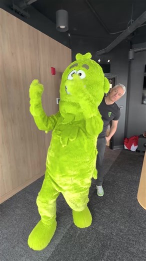 ☀️ The sun is coming! Missed anything Greenfoot said in those 15 seconds? No worries — give us a call and we’ll walk you through all the details! As Greenfoot said: Now is the time to book your free solar quote. Don’t wait till spring — get started now and avoid the rush 🏃‍♂️ Thank you, Greenfoot, for always making it so clear ☀️🕶️ Call us or go online to book yours today.