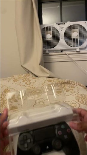 Unboxing the PS4 controller