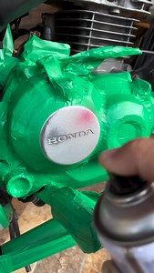 8.6K views · 26 reactions | Custom Honda Motorcycle Body Design with Multi-Color Spray Paint #multi #honda #body #motorcycle #design #art #sticker #HondaMotorcycle #CustomBikeDesign #SprayPaintArt #MotorcycleModification #HondaSticker #CustomPaintJob #BikeLovers #DIYBikeDesign #MotorcycleStyling #creativepainting | Wales De Luca | Facebook