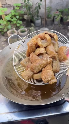 Delicious Chicharron Bagnet Recipe for Easy Filipino Cooking